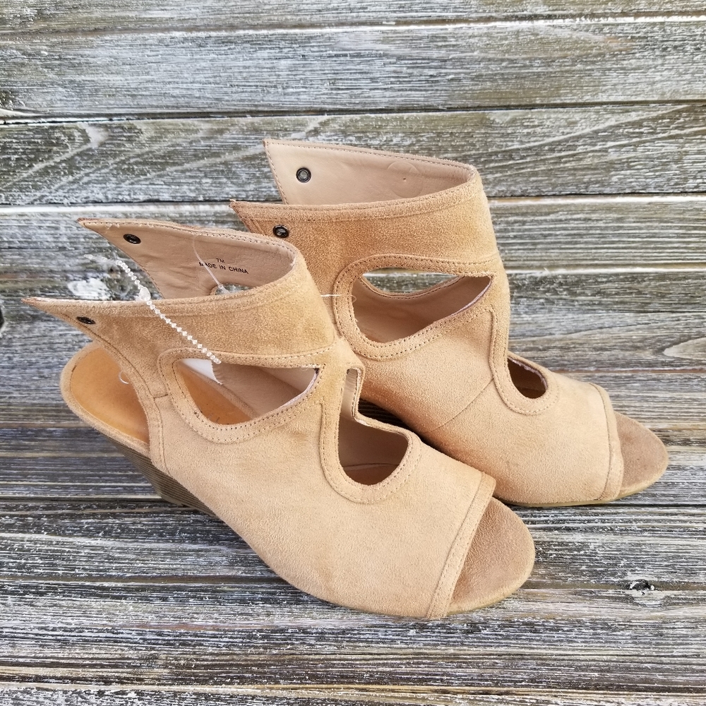 NWT Coconuts by Matisse Loyal Size 7M